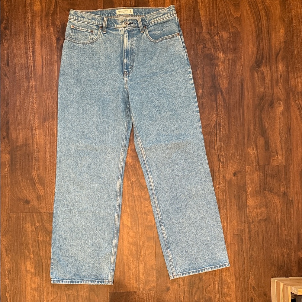 Abercrombie The 90s High Rise Relaxed Jean